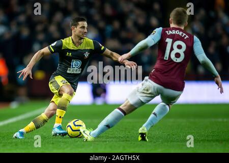 BIRMINGHAM, ENGLAND - 21. Dezember Cdric Soares von Southampton auf der Kugel während der Premier League Match zwischen Aston Villa und Southampton in der Villa Park, Birmingham am Samstag, den 21. Dezember 2019. (Credit: Alan Hayward | MI Nachrichten) das Fotografieren dürfen nur für Zeitung und/oder Zeitschrift redaktionelle Zwecke verwendet werden, eine Lizenz für die gewerbliche Nutzung Kreditkarte erforderlich: MI Nachrichten & Sport/Alamy leben Nachrichten Stockfoto