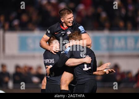 LONDON, VEREINIGTES KÖNIGREICH. 20. Sep 2018. Owen Farrell der Sarazenen (Mitte) feiert mit Teamkollegen nach Nick Tompkins der Sarazenen Kerben versuchen während Gallagher Premiership Rugby Match zwischen Sarazenen vs Bristol trägt bei der Allianz Park am Donnerstag, den 20. September 2018. LONDON England. (Nur redaktionelle Nutzung, eine Lizenz für die gewerbliche Nutzung erforderlich. Keine Verwendung in Wetten, Spiele oder einer einzelnen Verein/Liga/player Publikationen.) Credit: Taka G Wu/Alamy leben Nachrichten Stockfoto