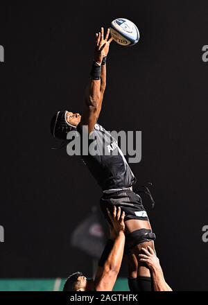 LONDON, VEREINIGTES KÖNIGREICH. 20. Sep 2018. Maro Itoje der Sarazenen den Ball gefangen in Line-out Während Gallagher Premiership Rugby Match zwischen Sarazenen vs Bristol trägt bei der Allianz Park am Donnerstag, den 20. September 2018. LONDON England. (Nur redaktionelle Nutzung, eine Lizenz für die gewerbliche Nutzung erforderlich. Keine Verwendung in Wetten, Spiele oder einer einzelnen Verein/Liga/player Publikationen.) Credit: Taka G Wu/Alamy leben Nachrichten Stockfoto