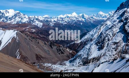 Himalaya Berge auf dem Weg zum Tilicho See (tilicho Tal 4920 m). Annapurna Trek, Himalaya, Nepal. Stockfoto