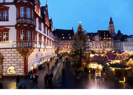 Ein Schuß der Weihnachtsmarkt in Coburg, Deutschland. Die Temperaturen stiegen in Coburg dieses Wochenende und die Weihnachten ist auch Prognose milde zu sein. Stockfoto