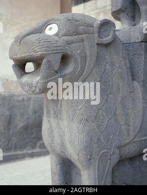 Östlichen Mittelmeer Zivilisationen. Syrien. Tell Halaf Kultur (6100-5100 v. Chr.). Eisenzeit. Neo-Hittite Beilegung von Tell Halaf. Skulptur mit der Darstellung eines Kopf eines Löwen bewachte die Halaf Tempel erzählen. Eingang des Nationalmuseums von Aleppo. (Foto vor dem syrischen Bürgerkrieg). Stockfoto