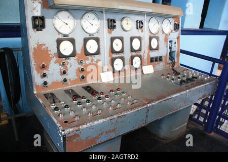 Das Pumpenhaus, das verwendet wurde, zu füllen und das Trockendock, die einst die berühmte Titanic untergebracht ist leer. Stockfoto