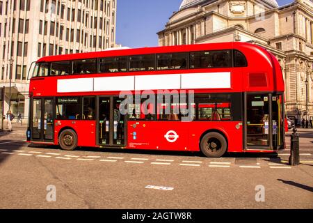 Mai 19, 2018 - Alton Towers, England, Vereinigtes Königreich. Hier ist eine typische Ansicht in London von einem modernen Bussen. Stockfoto