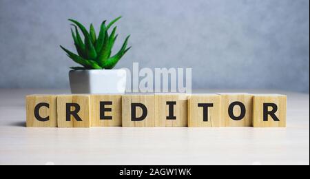 Gläubiger unternehmen Wort mit Bausteinen aufgebaut Stockfoto