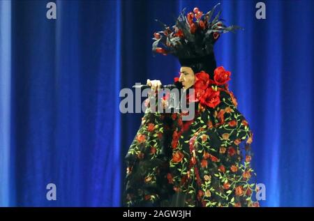 211219 - Concerto Renato Zero Tour 2019" Null il Folle" bei Null il Folle-tour Renato Zero, Unipol Arena, Bologna, Italien, 21. Dez. 2019 Stockfoto