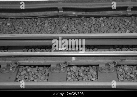 Ein Blick entlang ein typischer Satz von Bahnstrecken im Vereinigten Königreich. Stockfoto