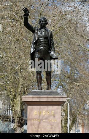 1894 Bronzestatue von Edmund Burke, St Augustines Parade, Bristol, Großbritannien Stockfoto