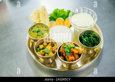 Nepali Dal Bhat, traditionelle nepalesische Essen, Thamel Kathmandu Stockfoto