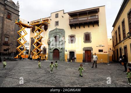 PIC zeigt: Prunkvolles ehemaliges Gouverneurshaus, das von Kolumbus besucht wurde und ein Museum auf seinen Reisen und seinem Schiffsleben beherbergt. PIC von Gavin Rodgers/Pixel8000 Stockfoto