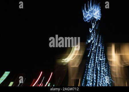 Dezember 15, 2019: Ein beleuchteter Weihnachtsbaum Linien Solana Beach. (Bild: © rishi DekaZUMA Draht) Stockfoto