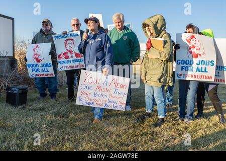 Burlington, Iowa, USA. Dezember, 2019 21. Ein Jahr nach der Schließung eines Siemens Dampfturbine Werk in Burlington, Iowa, USA ehemalige Mitarbeiter außerhalb der Anlage zu protestieren, der Siemens AG und Trump versprechen Arbeitsplätze zu retten. Credit: Keith Turrill/Alamy leben Nachrichten Stockfoto