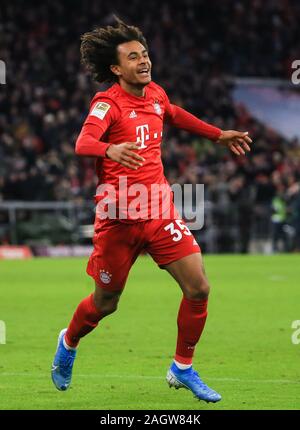 München, Deutschland. 21 Dez, 2019. Joshua Zirkzee des FC Bayern München feiert zählen während ein Bundesliga Spiel gegen Wolfsburg, München, Dez. 21, 2019. Credit: Philippe Ruiz/Xinhua/Alamy leben Nachrichten Stockfoto