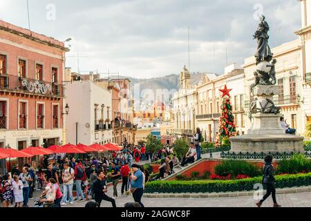 Schöne Luftaufnahme der Hauptplatz und die Kirche von Dolores Hidalgo, Guanajuato, Mexiko - Mai, 2019 Stockfoto