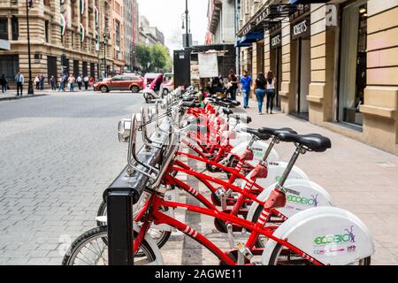 Fahrräder von EcoBici das Fahrrad sharing System im Februar 2010 von der Regierung von Mexiko Stadt gestartet. Stockfoto