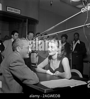 Portrait von Tommy Dorsey, Beryl Davis, Georgie Auld, Ray McKinley, Johnny Desmond, Vic Damone, Mel Torme, Mary Lou Williams, und Josh White, das Wmca, New York, N.Y., Ca. Okt. 1947 Stockfoto