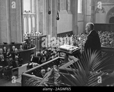 Oktober 10, 1947 - Taufe Prinzessin Marijke (Christina) im Dom in Utrecht - Gericht Prediger Ds. J.F. Berkel während der prädikation Stockfoto