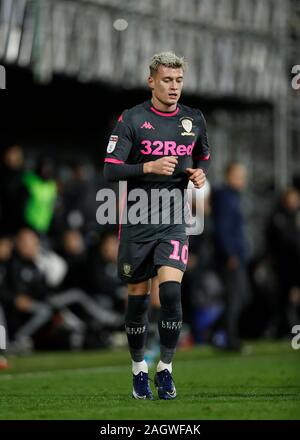 Das Craven Cottage, London, UK. 21 Dez, 2019. Englische Meisterschaft Fußball, Fulham gegen Leeds United; Ezgjan Alioski von Leeds United - Streng redaktionelle Verwendung. Keine Verwendung mit nicht autorisierten Audio-, Video-, Daten-, Spielpläne, Verein/liga Logos oder "live" Dienstleistungen. On-line-in-Match mit 120 Bildern beschränkt, kein Video-Emulation. Keine Verwendung in Wetten, Spiele oder einzelne Verein/Liga/player Publikationen Quelle: Aktion plus Sport/Alamy leben Nachrichten Stockfoto