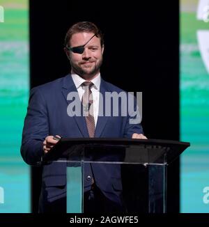 Florida, USA. 21. Dezember 2019. Dan Crenshaw spricht an der 2019 Wendepunkt USA Student Aktion Gipfel - Tag 3 im Palm Beach County Convention Center. Daniel Reed Crenshaw ist ein US-amerikanischer Politiker und ehemaliger United States Navy SEAL Officer in den Vereinigten Staaten Haus der Repräsentativen servieren für 2. kongreßbezirk's Texas seit 2019. Ein Mitglied der Republikanischen Partei, wurde er in die 2018 Halbzeiten am 20 Dezember, 2019 in West Palm Beach, Florida gewählt. Personen: Dan Crenshaw Credit: Stürme Media Group/Alamy leben Nachrichten Stockfoto