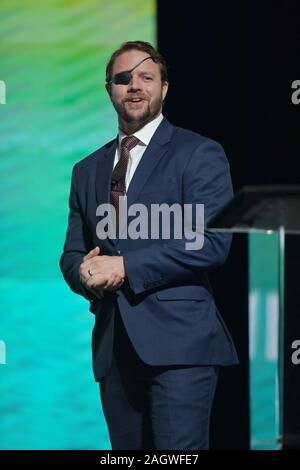 Florida, USA. 21. Dezember 2019. Dan Crenshaw spricht an der 2019 Wendepunkt USA Student Aktion Gipfel - Tag 3 im Palm Beach County Convention Center. Daniel Reed Crenshaw ist ein US-amerikanischer Politiker und ehemaliger United States Navy SEAL Officer in den Vereinigten Staaten Haus der Repräsentativen servieren für 2. kongreßbezirk's Texas seit 2019. Ein Mitglied der Republikanischen Partei, wurde er in die 2018 Halbzeiten am 20 Dezember, 2019 in West Palm Beach, Florida gewählt. Personen: Dan Crenshaw Credit: Stürme Media Group/Alamy leben Nachrichten Stockfoto