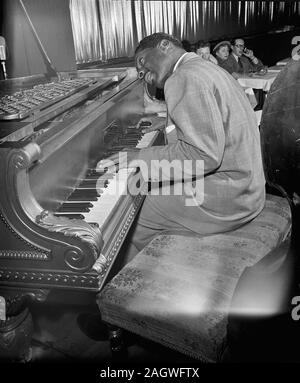 Portrait von Erroll Garner, New York, N.Y., zwischen 1946 und 1948 Stockfoto