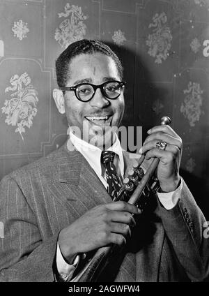 Portrait von Dizzy Gillespie, berühmten Tür, New York, N.Y., Ca. Juni 1946 Stockfoto