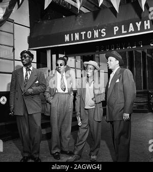 Portrait von Thelonious Monk, Howard McGhee, Roy Eldridge, und Teddy Hill, Minton's Playhouse, New York, N.Y., Ca. Sept. 1947 Stockfoto