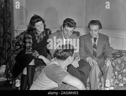 Porträt der Adele Girard, Joe Marsala, Nesuhi Ertegun, William P., Türkische Botschaft, Washington, D.C., Ca. 1940 Stockfoto