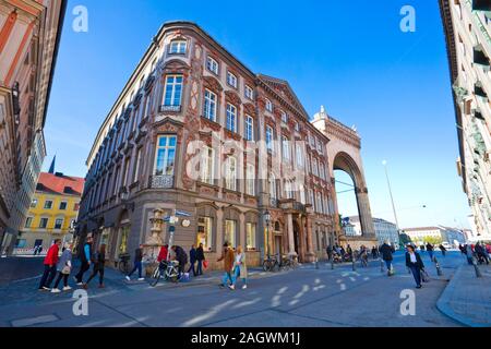 München, 2019: Germany-October der Odeonsplatz ist ein großer Platz im Zentrum von München, der sich im frühen 19. Jahrhundert entwickelt wurde. Stockfoto