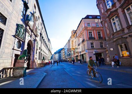 München, 2019: Germany-October der Odeonsplatz ist ein großer Platz im Zentrum von München, der sich im frühen 19. Jahrhundert entwickelt wurde. Stockfoto