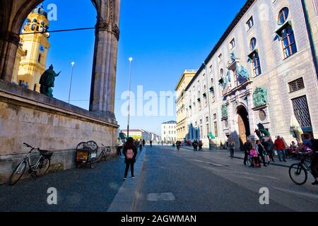 München, 2019: Germany-October der Odeonsplatz ist ein großer Platz im Zentrum von München, der sich im frühen 19. Jahrhundert entwickelt wurde. Stockfoto