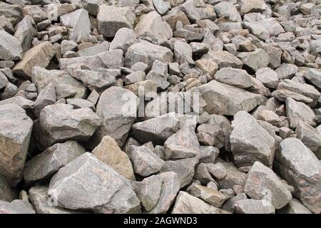 Steine aus einem Steinbruch als Hintergrund Stockfoto