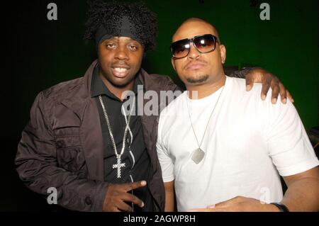 Produzent Noel 'Detail' Fisher und Regisseur Chris Stokes auf Satz von Marques Houston 'Körper' Music Video am 1. Juli 2009 in Los Angeles, Kalifornien. Stockfoto