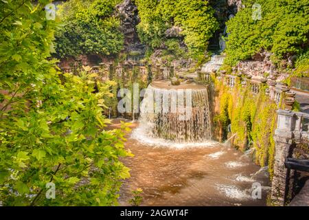 Villa d Este in Tivoli Gärten - ovale Brunnen oder Fontana del Ovato lokale Wahrzeichen von Tivoli in der Nähe von Rom - Latium - Italien Stockfoto