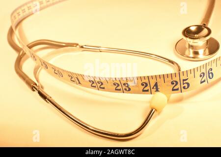 GP Ausrüstung für einen BMI Überprüfung. Stockfoto