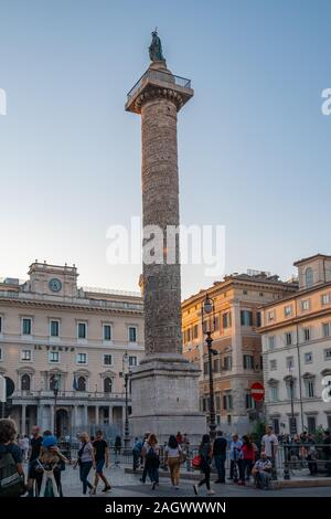 Rom, Italien, 27.10.2019: Marcus Aurelius Spalte Piazza Colonna Rom Stockfoto