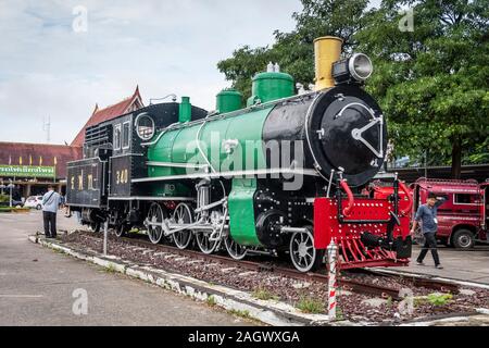 Erhaltene Dampflok auf statische Anzeige außen Bahnhof in Chiang Mai, Thailand Stockfoto