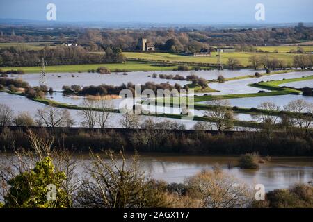 Lewes Großbritannien 22. Dezember 2019 - überschwemmten Wiesen und Ackerland in Lewes in East Sussex Nach dem nächtlichen Regen mehr Wetter- und Hochwasserwarnungen haben über Großbritannien, nach Tagen der ständige Regen ausgestellt: Credit Simon Dack/Alamy leben Nachrichten Stockfoto