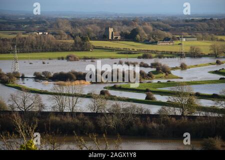 Lewes Großbritannien 22. Dezember 2019 - überschwemmten Wiesen und Ackerland in Lewes in East Sussex Nach dem nächtlichen Regen mehr Wetter- und Hochwasserwarnungen haben über Großbritannien, nach Tagen der ständige Regen ausgestellt: Credit Simon Dack/Alamy leben Nachrichten Stockfoto