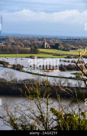 Lewes Großbritannien 22. Dezember 2019 - überschwemmten Wiesen und Ackerland in Lewes in East Sussex Nach dem nächtlichen Regen mehr Wetter- und Hochwasserwarnungen haben über Großbritannien, nach Tagen der ständige Regen ausgestellt: Credit Simon Dack/Alamy leben Nachrichten Stockfoto