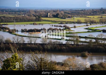 Lewes Großbritannien 22. Dezember 2019 - überschwemmten Wiesen und Ackerland in Lewes in East Sussex Nach dem nächtlichen Regen mehr Wetter- und Hochwasserwarnungen haben über Großbritannien, nach Tagen der ständige Regen ausgestellt: Credit Simon Dack/Alamy leben Nachrichten Stockfoto