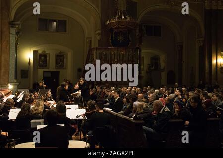 Weihnachtskonzert von Gergely Duboczky - Budapest, Ungarn, Downtown Franziskanerkirche Belvarosi Konferenzen Tempel durchgeführt Stockfoto