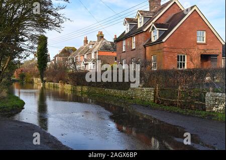 Lewes Großbritannien 22. Dezember 2019 - Überschwemmung um barcombe Mühlen in der Nähe von Lewes in East Sussex als mehr Wetter- und Hochwasserwarnungen haben über Großbritannien nach Tagen des Regens ausgestellt: Credit Simon Dack/Alamy leben Nachrichten Stockfoto