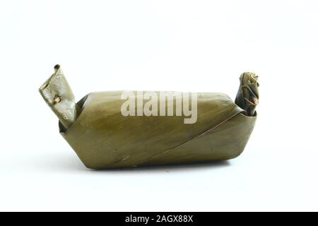 Arem-AREM oder Lemper ist traditionelles Essen aus Java. auf weißem Hintergrund Stockfoto