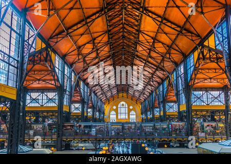 BUDAPEST, Ungarn - May 30, 2019: Große Markthalle oder die zentrale Markthalle in Budapest, Ungarn Stockfoto