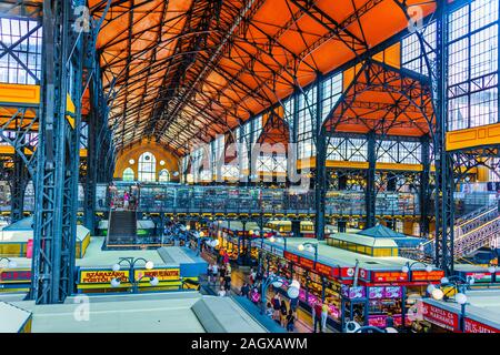 BUDAPEST, Ungarn - May 30, 2019: Große Markthalle oder die zentrale Markthalle in Budapest, Ungarn Stockfoto