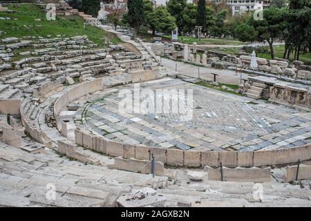 Theater des Dionysos in Athen, Griechenland. Historische archäologische Sehenswürdigkeiten Querformat Stockfoto