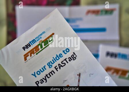 Schnelle Tag auf einem wunderschön gestaltete Tabelle und das Antragsformular von PayTM Zahlung Bank zur Verfügung gestellt. Stockfoto