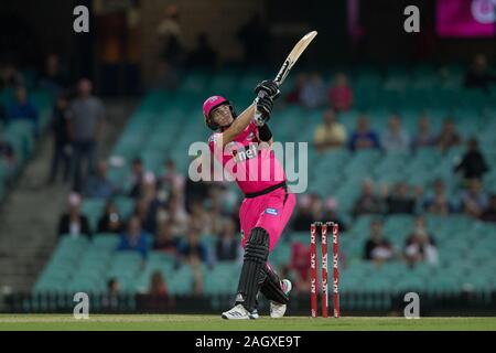 Sydney, Australien. 22 Dez, 2019. Sydney Sixers Spieler Sean Abbott Fledermäuse während der Großen Bash Cricket Match zwischen Sydney und Brisbane Sixers Hitze an der Sydney Cricket Ground, Sydney, Australien, am 22. Dezember 2019. Foto von Peter Dovgan. Credit: UK Sport Pics Ltd/Alamy leben Nachrichten Stockfoto