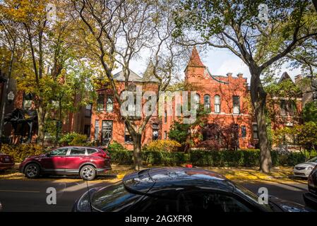 Wohlhabende West Fullerton Avenue, Lincoln Park Nachbarschaft, Nordseite, Chicago, Illinois, USA Stockfoto